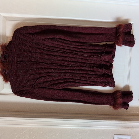 LASEINE Vinigate Burgundy Cardigan with Faux Fur Accents - Picture 7 of 7